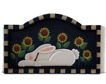 Primitive Bunny with Sunflowers Framed Arched Sign, Handpainted Wood, Hand Painted Prim Decor, Wall Art, Tole Decorative Painting, B2