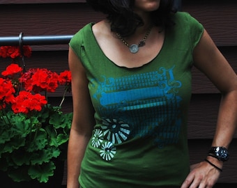 Medium - Graphic tee for women, womans tops tshirts, silkscreen womens t-shirt, womens tees , olive green, geometric city design