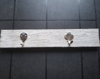 Reclaimed wood key holder with 2 keys to hang from