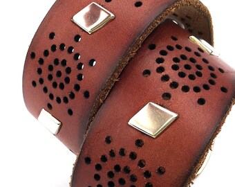 Wide Brown Leather Dog Collar with Pierced Suns and Silver Diamonds, Size M, to fit a 15-18 Neck, Medium Dog Collar, Seattle Handmade, OOAK