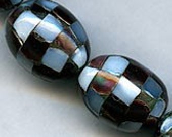 Inlaid mother of pearl checker ovals, 17x12mm, pkg of 2. b15-mop107