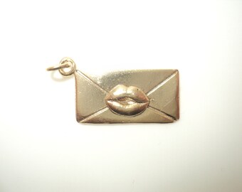 Kiss On Envelope Charm (JC-641)