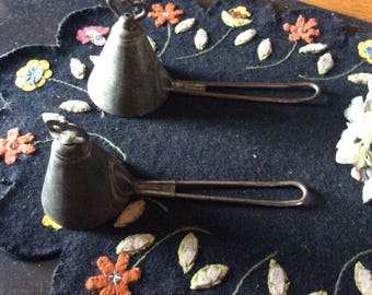 Vintage tin, key turn ice cream scoops