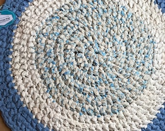 Round rug , blue and cream rug , rag rug, crochet rug , beachhouse rug, coastal decor , bathroom rug ,nautical rug, country rug, seaside rug