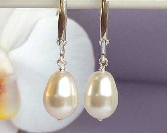 Pearl Lever back Earrings, White Pearl Earrings, Bridesmaid gift, Bridal Pearl Earrings, Dangle pearl earrings, Beidesmaid earrings