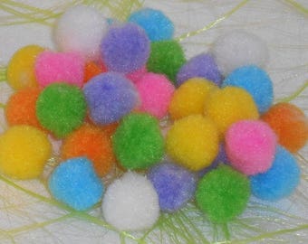 105 pompons ronds tout doux rose vert blanc turquoise orange violet jaune 1.4 cm