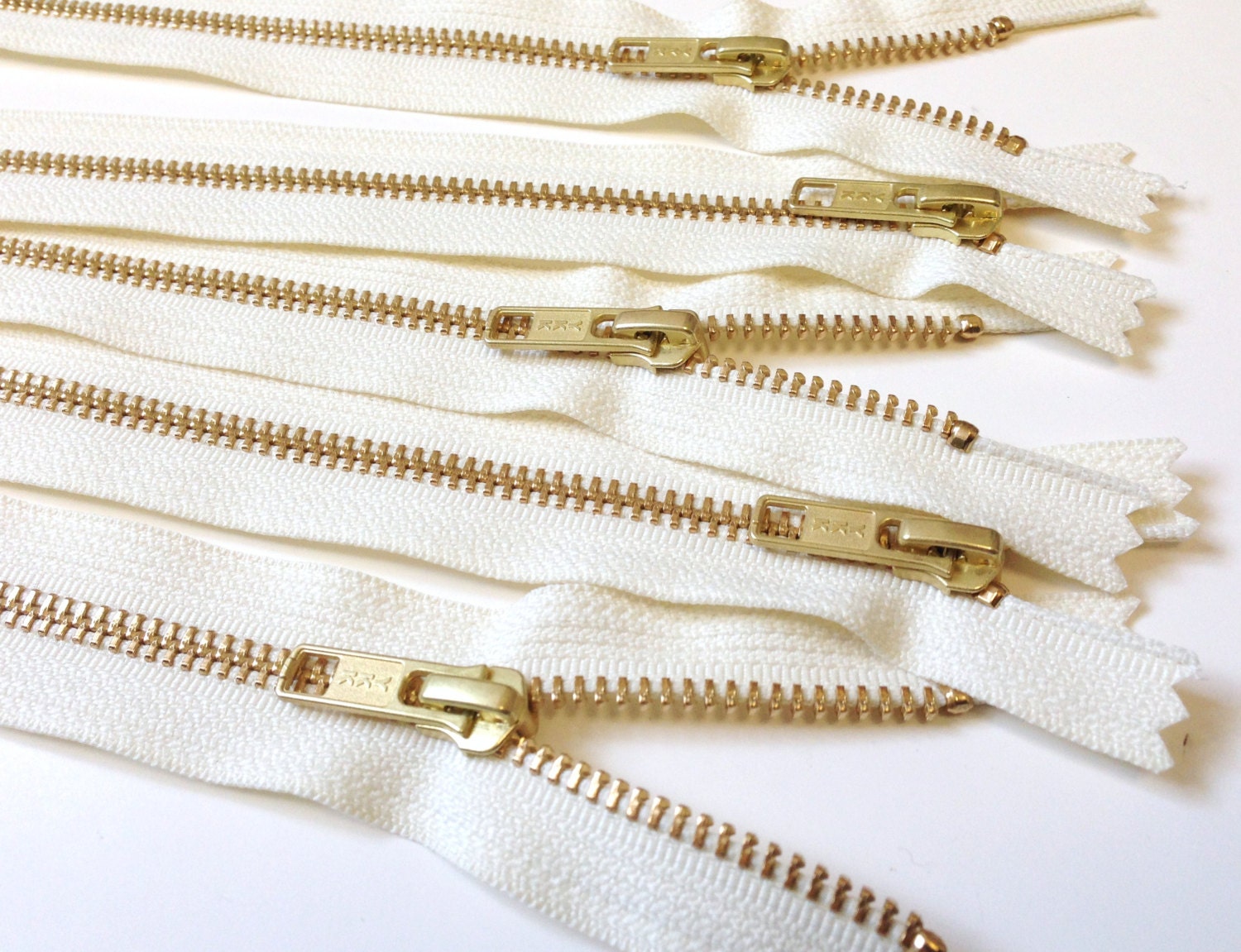 16 inch metal zippers wholesale gold teeth vanilla tape TEN