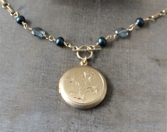 Gold Locket Necklace, Round Gold Locket, Gold Photo Locket, Push Present, Gold Picture Locket Pendant, Gold Round Locket, Gemstone Locket