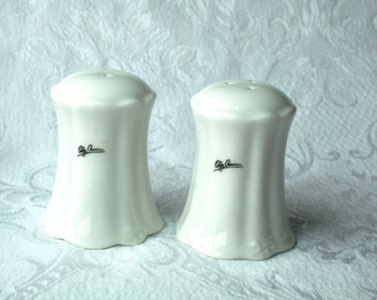 Vintage White Salt Pepper Shakers, Wedding Gift, Oleg Cassini Salt Pepper Shakers, White Tableware, Vintage White Table Decor