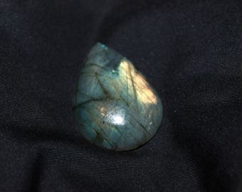 Labradorite with Brown and green hues n ° 1 cabochon 41 * 26mm