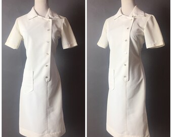 Vintage 60s dress / 1960s dress / nurse dress / mod dress / sheath dress / shift dress / day dress / party dress / 8432