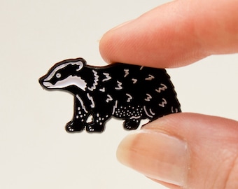 Badger Pin / Hufflepuff Pin / Soft Enamel Pin / Lapel Pin Badge / Cute Pin / Badger Gift / Animal Pin / Hufflepuff Badge / Emaille Pin