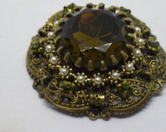 Beautiful Vintage Moss Green Glass & Faux Pearl Brooch Pin