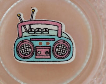 button wood radio K7 blue and pink