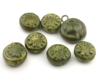 Flower Beads, Bead Set, Green Beads, Dark Green Beads, Bumpy Pendant, Daisy Beads, Ceramic Beads, stoneware beads, pottery beads, beads