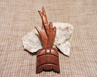 Vintage Mid-Cenutry wooden Polynesian pineapple pin brooch