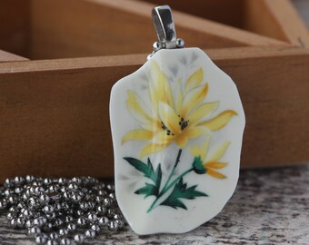 Broken China Pendant of Yellow Daisy