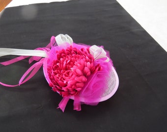 Pink chrysanthemum fascinator