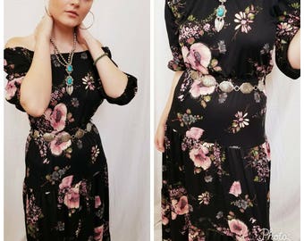 70s Black Dress. 1970's Black Floral Boho Maxi Dress. Scoop neck. Short sleeves. Floral print. Size Small to Medium