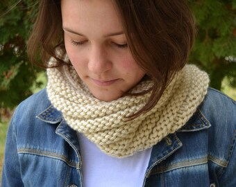 BOSSO - TAN Off white cream beige Infinity Cowl Hand Knit Scarf Snood (2783 3037)