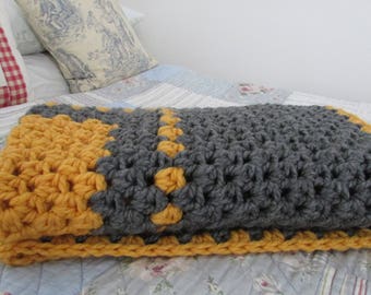 Chunky wool baby blanket - soft and cuddly