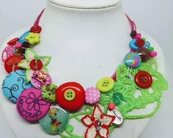 Super lightweight colorful necklace...