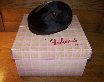 Vintage Brown Ladies Velvet Helios/Fishman's Hat with 2 Brown Buttons, and Hat Box. Made in Italy, Union Made, Fishman's Ft. Wayne, Indiana