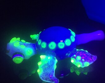 Joker Inspired UV Reactive Mutant Sea Turtle Glass Tobacco Pipe