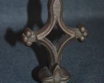 Vintage Cast Iron Fleur de Lis Fence Topper