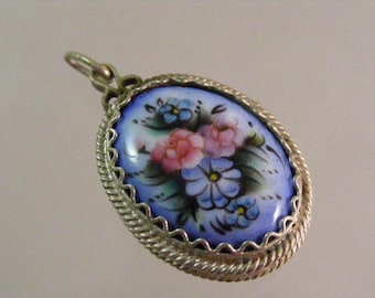 Russian Finift Filigree Hand Painted Porcelain Locket Box Pendant.....Lot #5474