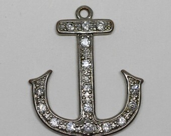 Lovely silver tone anchor pendant