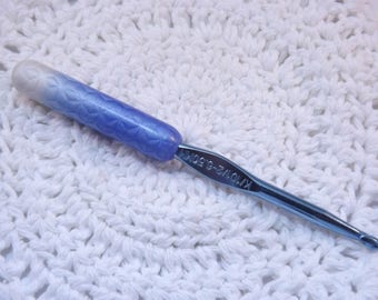 Ergonomic Polymer Clay Covered Crochet Hook Handcrafted Ombre' Block Design Boye K