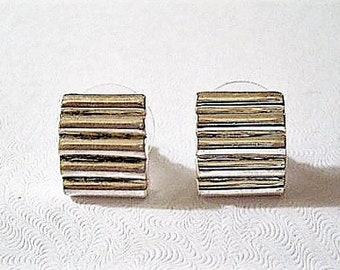 Square Ribbed Small Disc Pierced Stud Earrings Silver Tone Vintage Deep Lined Curved Buttons
