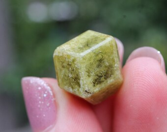 Gorgeous Grossular Green Garnet Crystal from Mali / 6.6g Rough Raw Collector Mineral Specimen