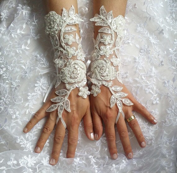 Grandeur luxury Wedding Gloves, Sparkles Stones, Lace Wedding Accessory, Bridal accessory, Fingerless Gloves, Ivory,