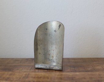 Vintage Grain/Feed Scoop