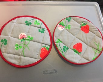 Quilted strawberry potholders (set of two)
