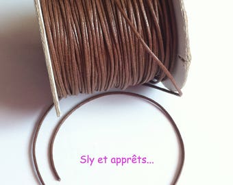 5 meters of Brown waxed thread 1 mm