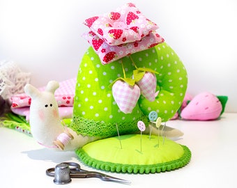 Tilda snail Strawberry pincushion Sewing gift Quilting pincushion Sewing accessory Garden snail Needle pincushion Snail gift Gift for sewer