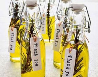With organic olive oil bottles for a souvenir of your wedding.