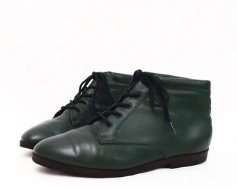 90's FOREST GREEN ankle boots // leather lace up booties // by Danexx size 7.5 - 7 1/2