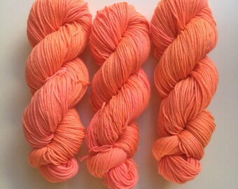 Hand dyed DK yarn Blue Faced Leicester DK weight 100g in Frenchie British Farmed uk