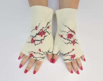 Felted white fingerless gloves, red flowers, hand warmers, fingerless mittens, wrist warmers, winter fall spring gloves, gift for her