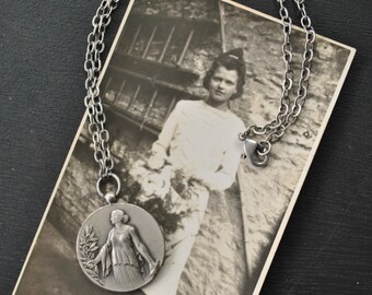 1920s Medal Pendant Necklace