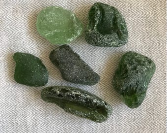5 morceaux de verre de mer dépolis de tailles moyennes
