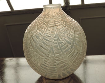 Vase "Espalion" signed r. Lalique (1927-31)