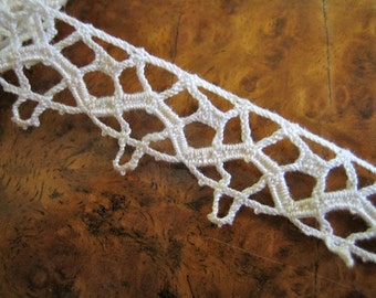 Vintage lace yardage, Renaissance or Tudor style. Perfect for ruffs and smocks. DESIGN (2)