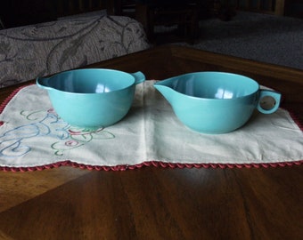 Vintage Melmac sugar and creamer
