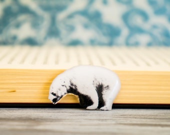 polar bears , bear enamel pin , bear jewellery , bear brooch , polar bear pin , bear lapel pin