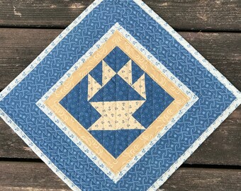 Quilted Table Topper - Quilted Wall Hanging - Mini Quilt - Quilted Candle Mat - Primitive Decor - Farmhouse Decor - Table Mat - Table Topper